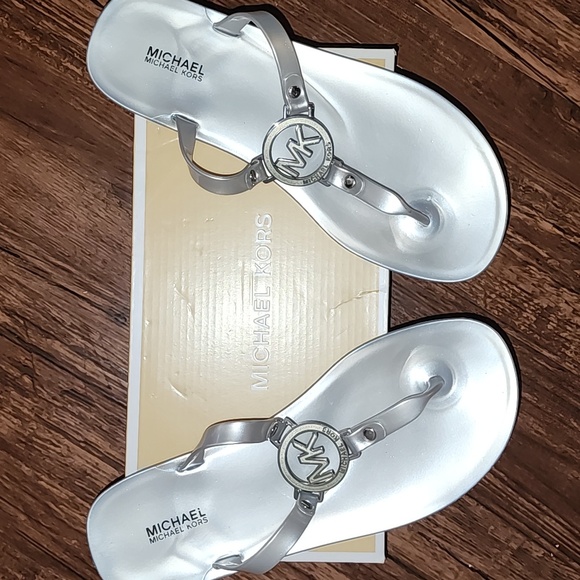 New Michael Kors Silver Jelly PVC MK Thong Sandal Size 38/8M - Picture 2 of 9